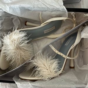 Nine West Milano bridal Ivory heels size 9. New with box. Never worn outside.